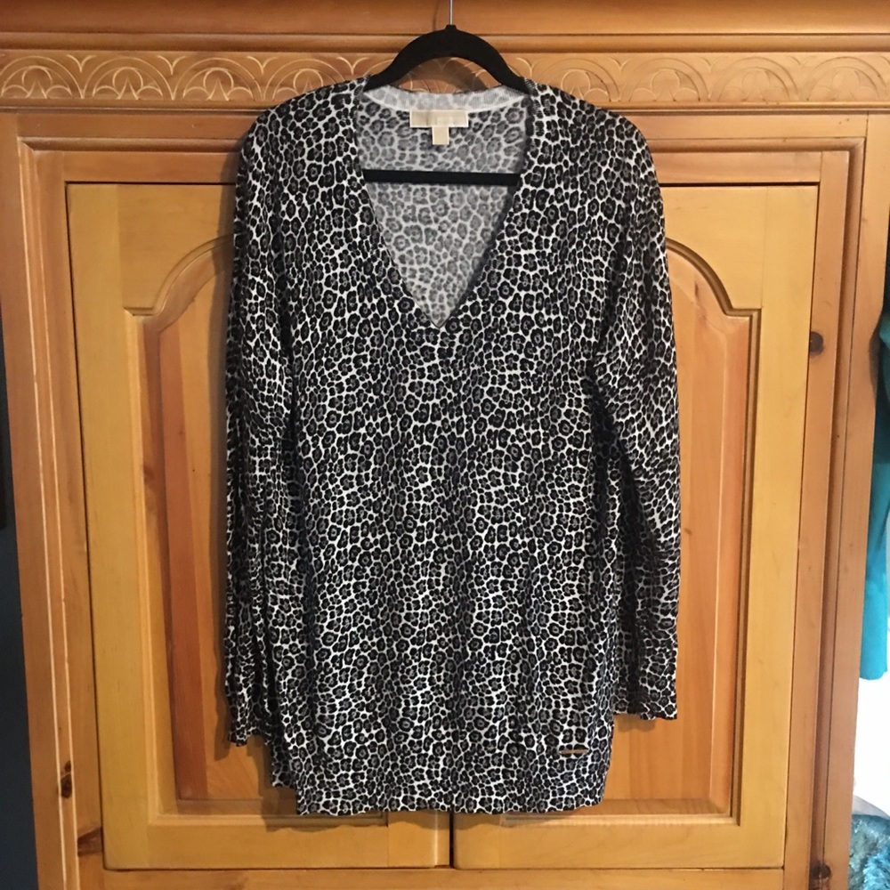 LIKE NEW MICHAEL KORS V NECK SWEATER XL
